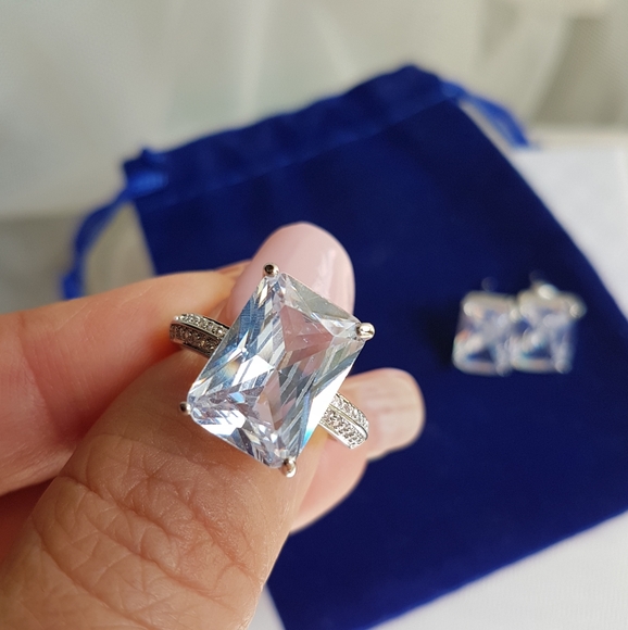 Swarovski Elements 925 Sterling Silver 6ct Emerald-cut Solitaire Ring NEW - Picture 6 of 14